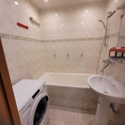 Продам двухкомнатную (2-комн.) квартиру, Осенний б-р, 5к3, Москва г