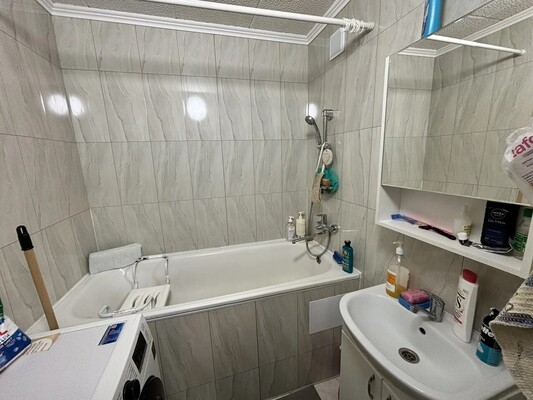 Продам двухкомнатную (2-комн.) квартиру, Южный мкр, дом 88, Истра г