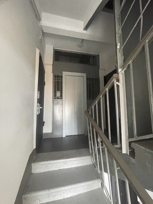 Продам двухкомнатную (2-комн.) квартиру, Мосфильмовская ул, 39к2, Москва г