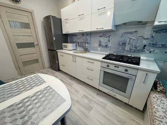 Продам двухкомнатную (2-комн.) квартиру, Мира пр-кт, 26, Комсомольск-на-Амуре г