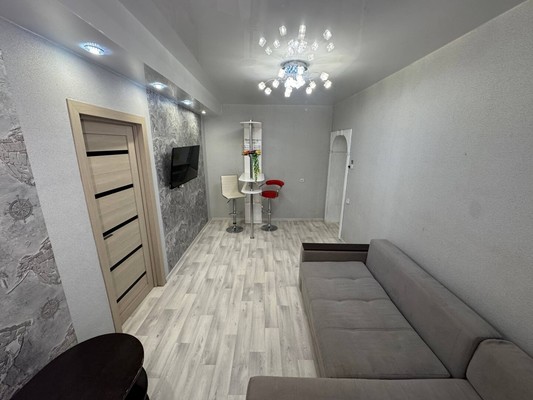 Продам двухкомнатную (2-комн.) квартиру, Мира пр-кт, 26, Комсомольск-на-Амуре г