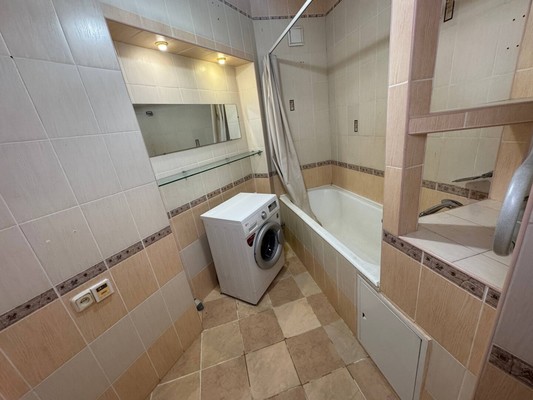 Продам двухкомнатную (2-комн.) квартиру, Мира пр-кт, 26, Комсомольск-на-Амуре г