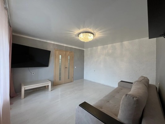 Продам трехкомнатную (3-комн.) квартиру, Ахметова ул, 355, Уфа г