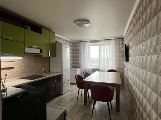 Продам трехкомнатную (3-комн.) квартиру, Ахметова ул, 355, Уфа г