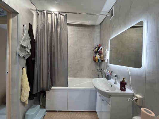 Продам трехкомнатную (3-комн.) квартиру, Ахметова ул, 355, Уфа г