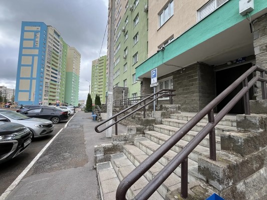 Продам трехкомнатную (3-комн.) квартиру, Ахметова ул, 355, Уфа г