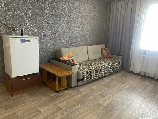 Продам однокомнатную (1-комн.) квартиру, Амирхана Еники ул, 10, Казань г