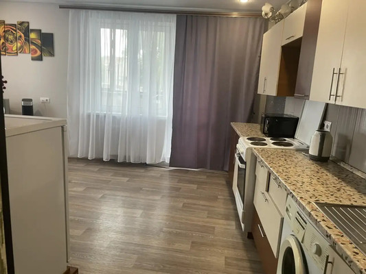 Продам однокомнатную (1-комн.) квартиру, Амирхана Еники ул, 10, Казань г