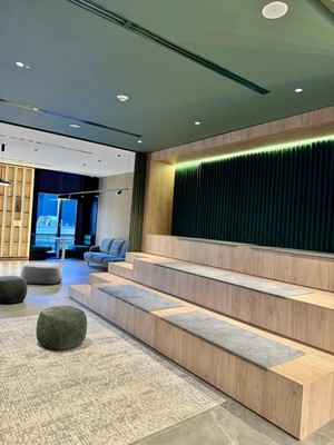 Продам трехкомнатную (3-комн.) квартиру, Малая Очаковская ул, 1к2, Москва г