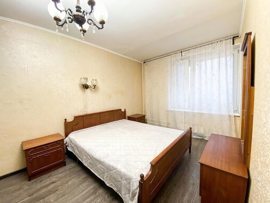 Продам трехкомнатную (3-комн.) квартиру, Домодедовская ул, 24, Москва г