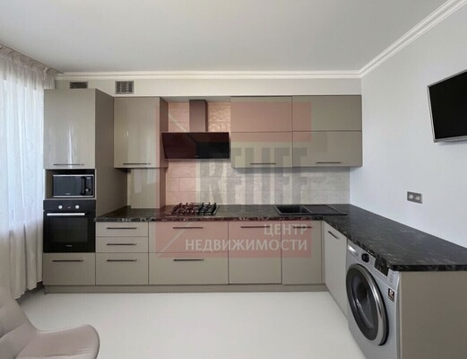 Продам трехкомнатную (3-комн.) квартиру, Малый пер, 15, Калининград г