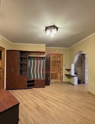 Продам трехкомнатную (3-комн.) квартиру, Малый пер, 15, Калининград г