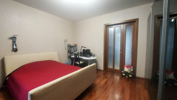 Продам трехкомнатную (3-комн.) квартиру, Фрунзе ул, 5А, Санкт-Петербург г