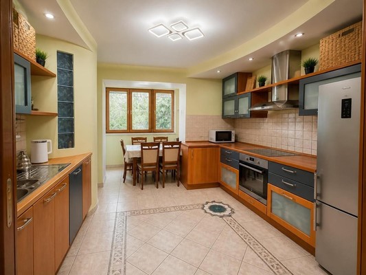 Продам трехкомнатную (3-комн.) квартиру, 2-я Бухвостова ул, 7, Москва г