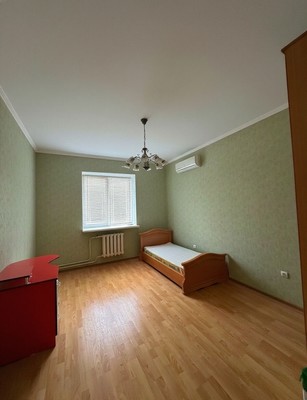 Сдам трехкомнатную (3-комн.) квартиру, Гагарина ул, 10б, Волгодонск г