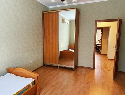 Сдам трехкомнатную (3-комн.) квартиру, Гагарина ул, 10б, Волгодонск г