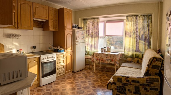 Продам трехкомнатную (3-комн.) квартиру, В мкр, 40, Троицк г