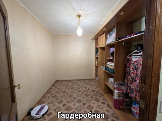 Продам трехкомнатную (3-комн.) квартиру, В мкр, 40, Троицк г