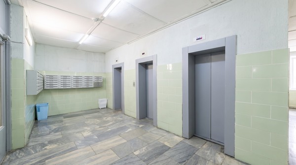 Продам трехкомнатную (3-комн.) квартиру, В мкр, 40, Троицк г