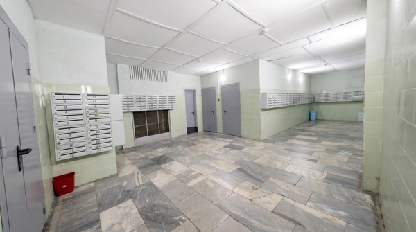 Продам трехкомнатную (3-комн.) квартиру, В мкр, 40, Троицк г