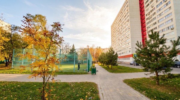 Продам трехкомнатную (3-комн.) квартиру, В мкр, 40, Троицк г