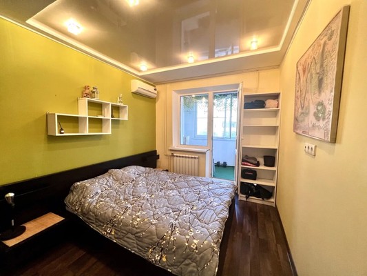 Продам трехкомнатную (3-комн.) квартиру, Хворостянского ул, 9, Новороссийск г