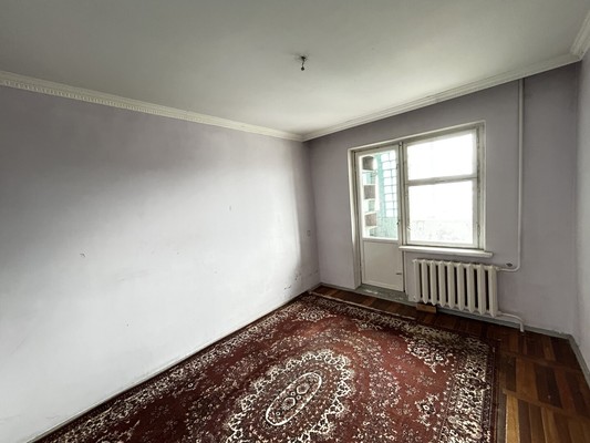 Продам трехкомнатную (3-комн.) квартиру, Калинина ул, 250кб, Нальчик г