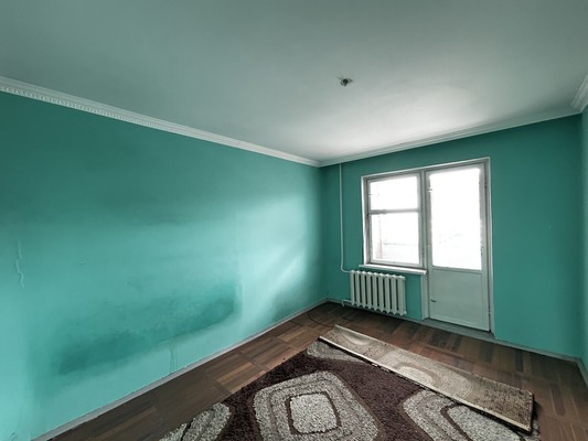 Продам трехкомнатную (3-комн.) квартиру, Калинина ул, 250кб, Нальчик г