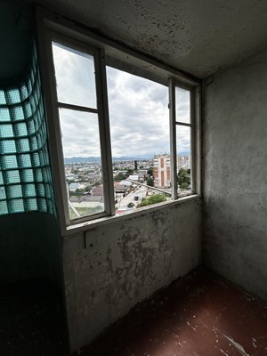 Продам трехкомнатную (3-комн.) квартиру, Калинина ул, 250кб, Нальчик г