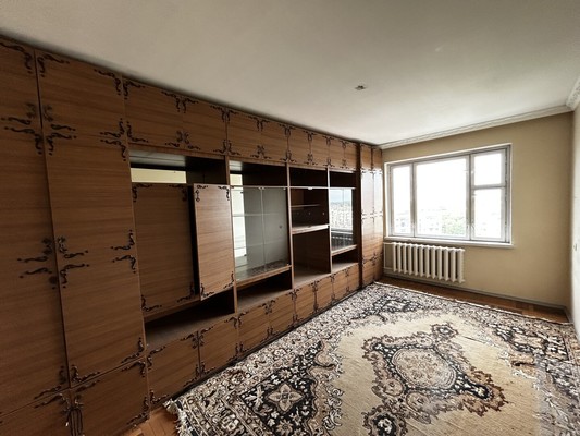 Продам трехкомнатную (3-комн.) квартиру, Калинина ул, 250кб, Нальчик г