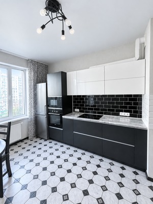 Продам трехкомнатную (3-комн.) квартиру, Петровский б-р, 11к2, Мурино п