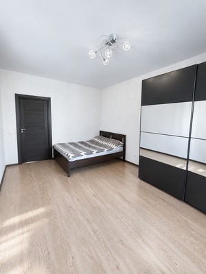Продам трехкомнатную (3-комн.) квартиру, Петровский б-р, 11к2, Мурино п