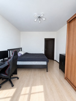 Продам трехкомнатную (3-комн.) квартиру, Петровский б-р, 11к2, Мурино п