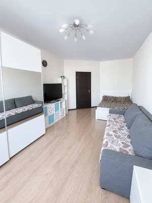 Продам трехкомнатную (3-комн.) квартиру, Петровский б-р, 11к2, Мурино п
