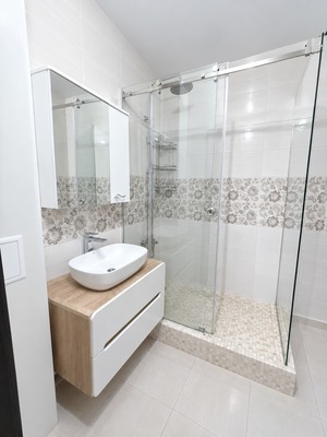 Продам трехкомнатную (3-комн.) квартиру, Петровский б-р, 11к2, Мурино п