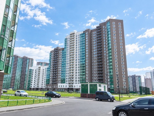 Продам трехкомнатную (3-комн.) квартиру, Петровский б-р, 11к2, Мурино п