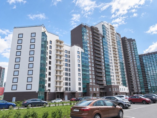 Продам трехкомнатную (3-комн.) квартиру, Петровский б-р, 11к2, Мурино п