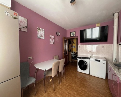 Продам трехкомнатную (3-комн.) квартиру, Волгоградская ул, 44, Новороссийск г