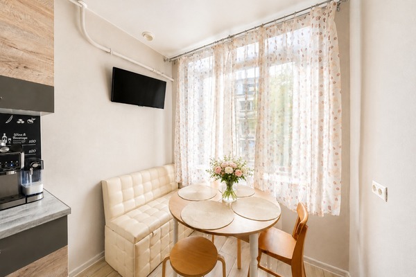 Продам трехкомнатную (3-комн.) квартиру, Никитский б-р, 17, Москва г