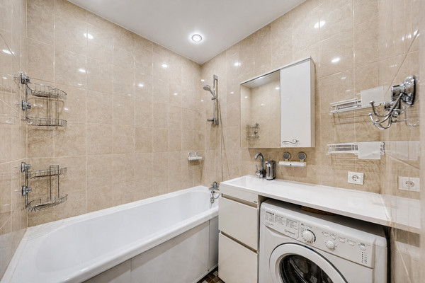 Продам трехкомнатную (3-комн.) квартиру, Никитский б-р, 17, Москва г