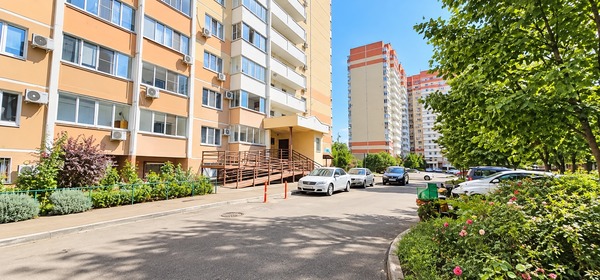 Продам двухкомнатную (2-комн.) квартиру, им. Генерала Трошева Г.Н. ул, 37, Краснодар г