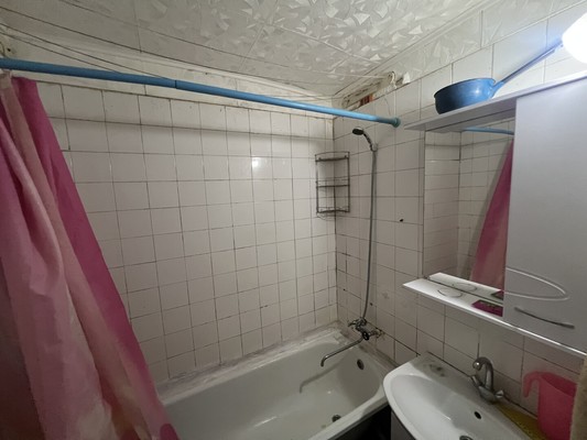 Продам трехкомнатную (3-комн.) квартиру, Фатыха Амирхана ул, 34, Казань г