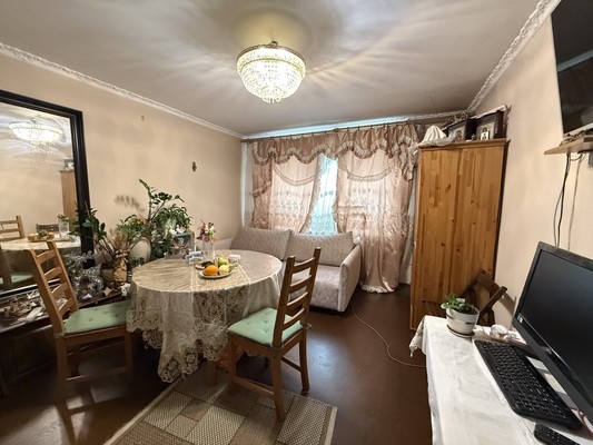 Продам однокомнатную (1-комн.) квартиру, Есенинский б-р, 9к4, Москва г
