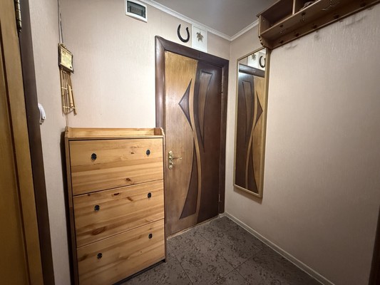 Продам однокомнатную (1-комн.) квартиру, Есенинский б-р, 9к4, Москва г