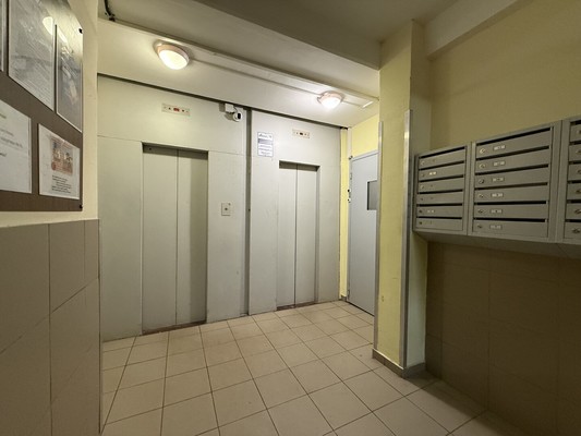 Продам однокомнатную (1-комн.) квартиру, Есенинский б-р, 9к4, Москва г