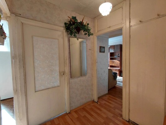 Продам двухкомнатную (2-комн.) квартиру, Александра Корсунова пр-кт, 37, Великий Новгород г