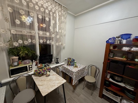 Продам комнату в 4-комн. квартире, Университетский пр-кт, 9, Москва г