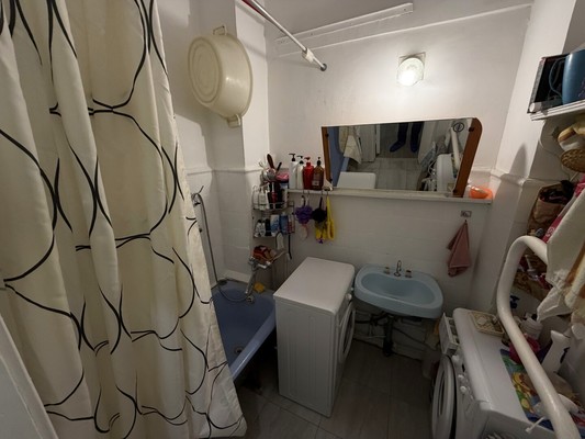 Продам комнату в 4-комн. квартире, Университетский пр-кт, 9, Москва г