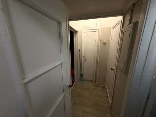 Продам комнату в 4-комн. квартире, Университетский пр-кт, 9, Москва г