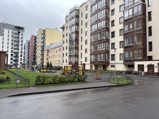 Продам трехкомнатную (3-комн.) квартиру, Малый В.О. пр-кт, 52, Санкт-Петербург г